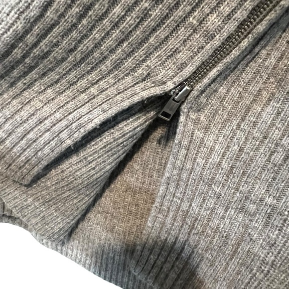 Vince Wool Cashmere Blend Ribbed Gray Sweater with Zipper Accents Medium - Picture 6 of 8